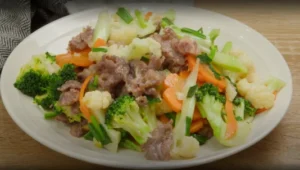 Cách làm thịt bò xào súp lơ xanh, trắng giòn ngọt, không bị dai