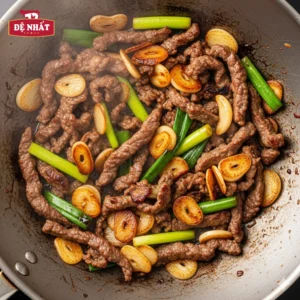 Cách làm thịt bò xào tỏi thơm lừng, mềm mọng tại nhà