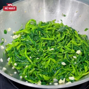 Cách làm thịt bò xào rau muống ngon giòn, không bị dai đơn giản tại nhà